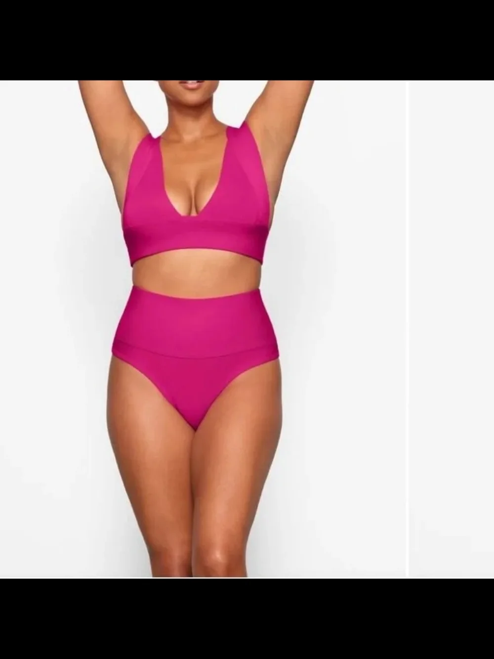Women’s Deep Plunge SKIMS Bikini Top in Fuchsia